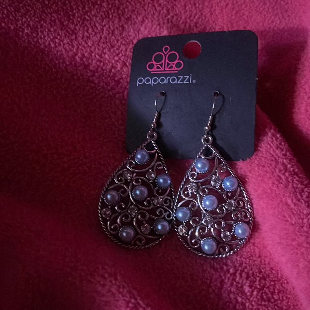 Nice earrings if you like a pop out look